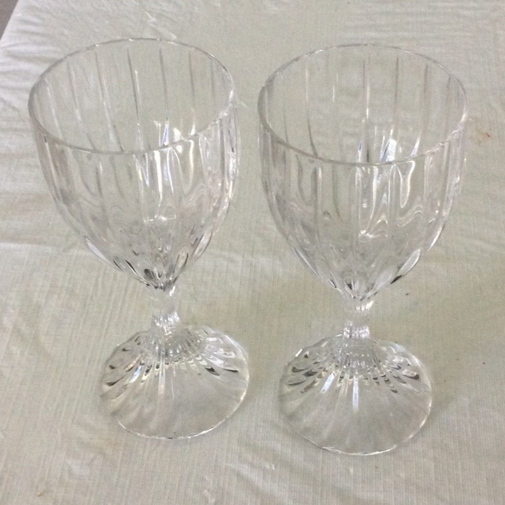 Elegant Clear Glass Mikasa Park Wine Glasses